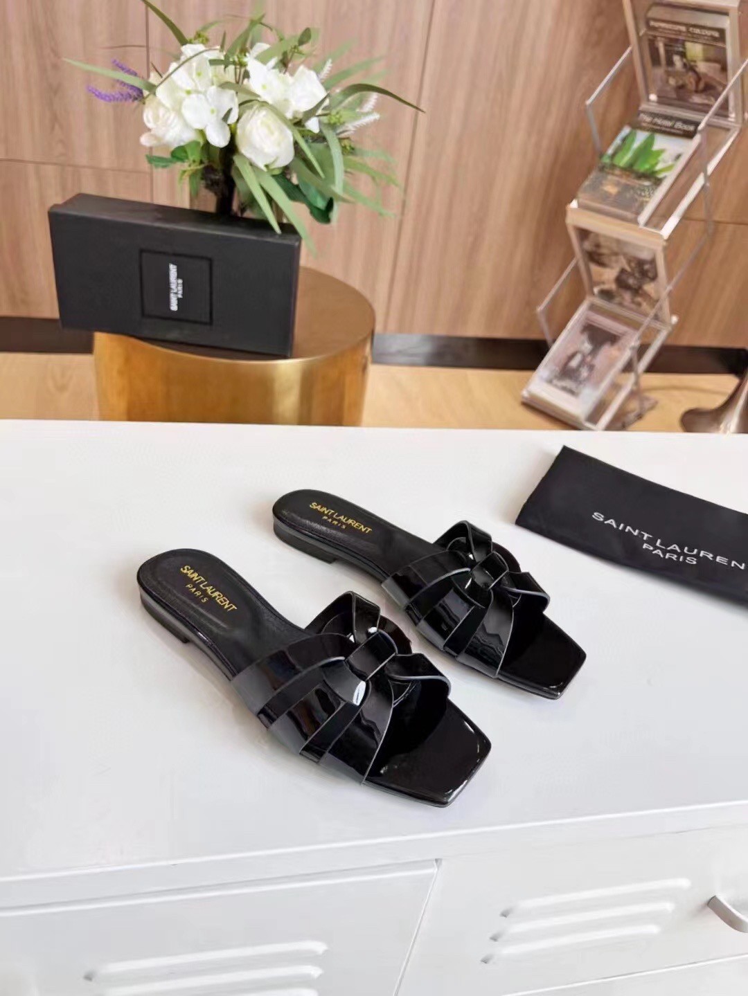 Sa**t Lau*nt tribute slides in black patent leather