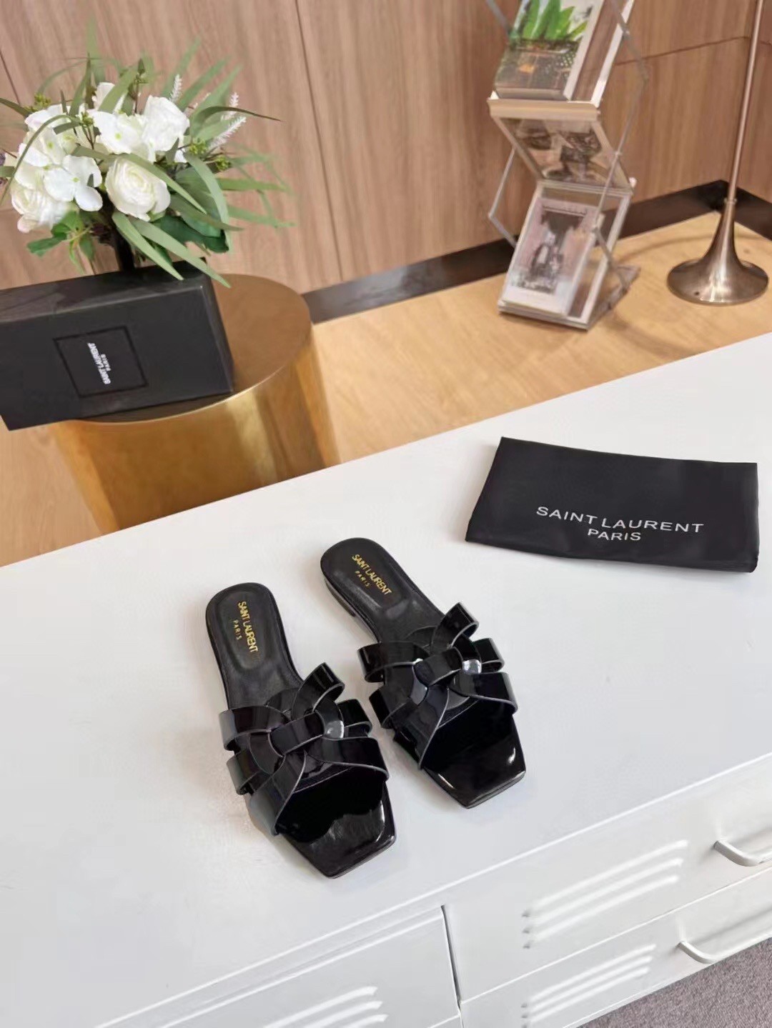Sa**t Lau*nt tribute slides in black patent leather