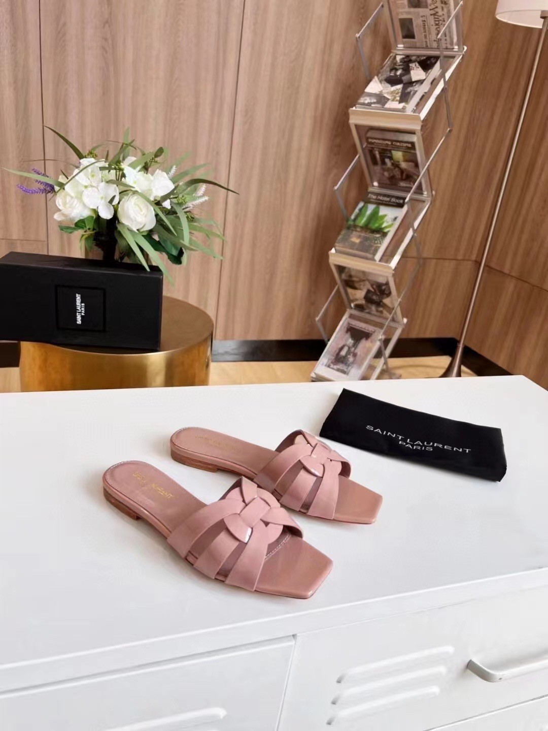 Sa**t Lau*nt tribute slides in powder patent leather