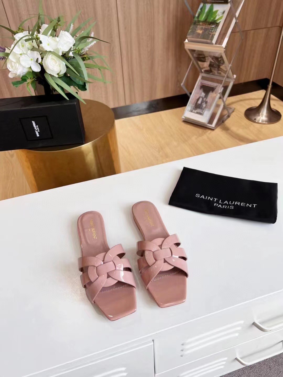 Sa**t Lau*nt tribute slides in powder patent leather