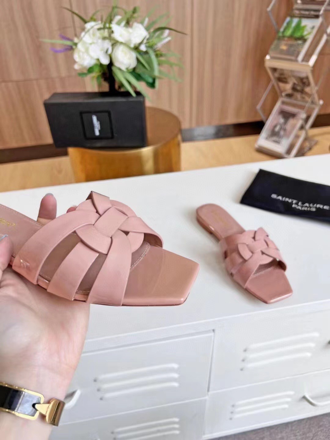 Sa**t Lau*nt tribute slides in powder patent leather