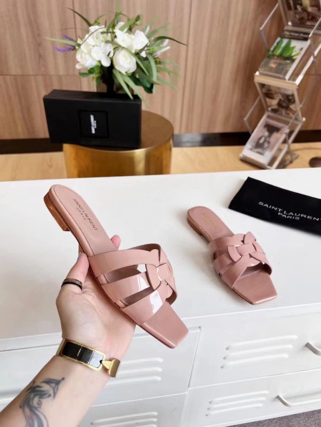 Sa**t Lau*nt tribute slides in powder patent leather