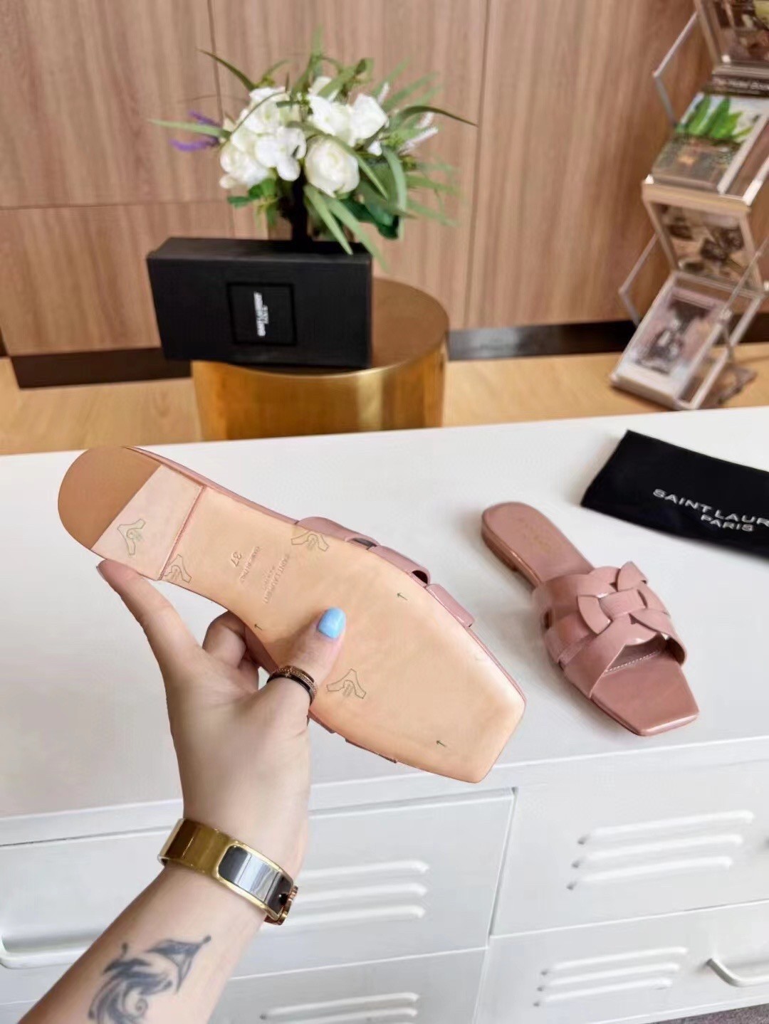 Sa**t Lau*nt tribute slides in powder patent leather