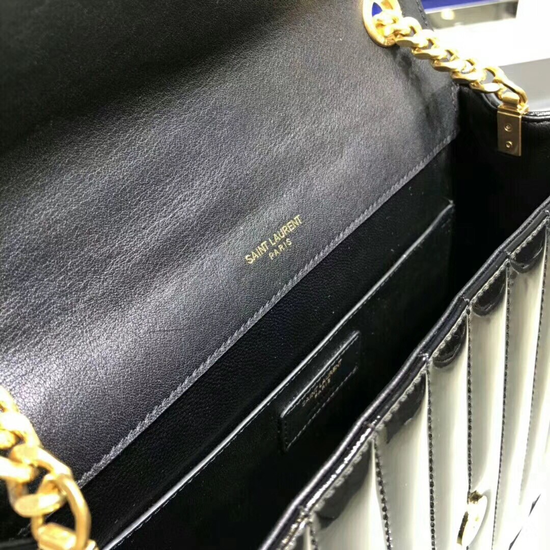 Sa**t Lau*nt large vicky bag in black patent leather