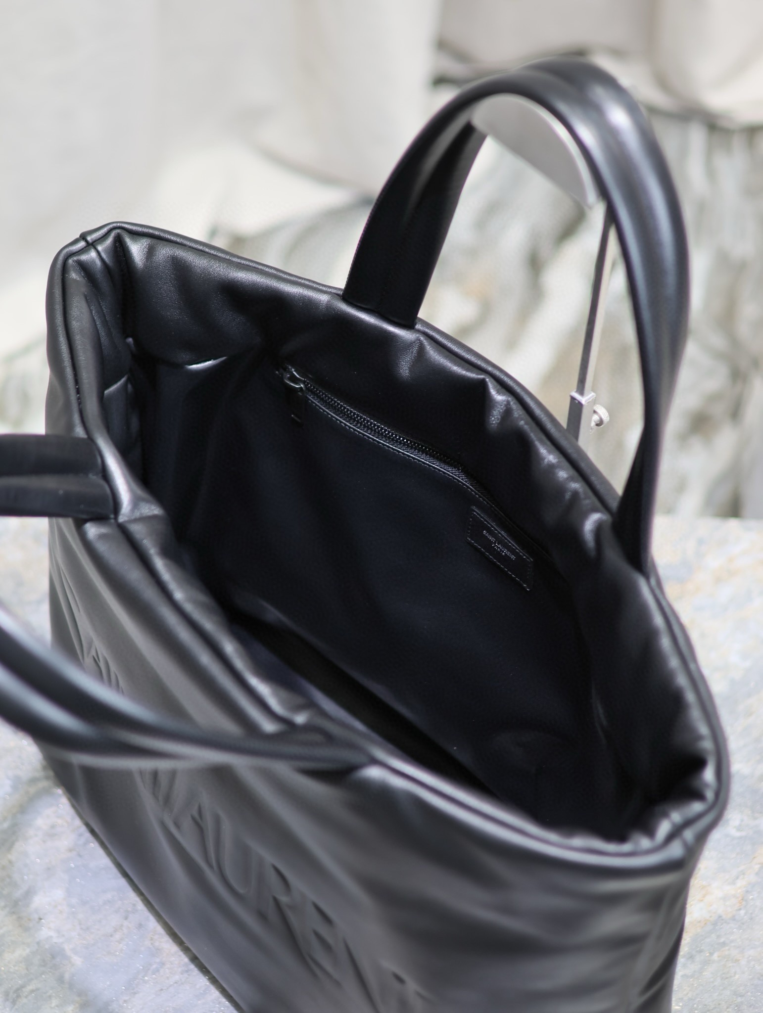 Sa**t Lau*nt wide puffer tote bag in black nappa lambskin