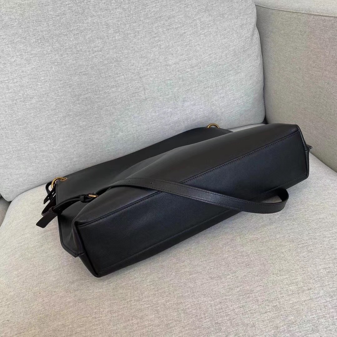 Sa**t Lau*nt tag hobo bag in black calfskin