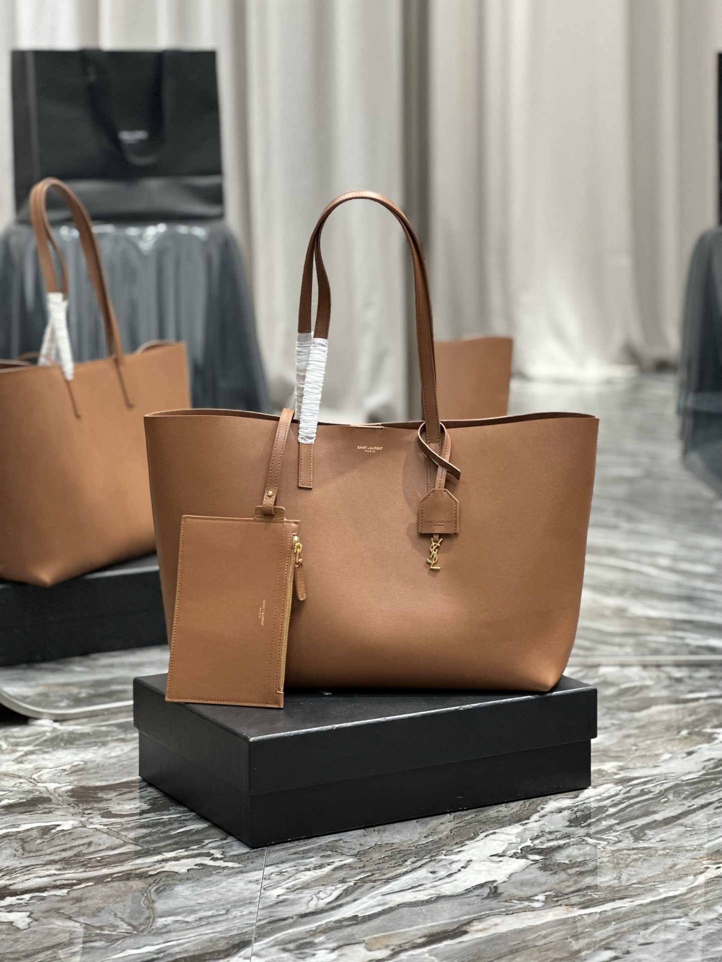 Sa**t Lau*nt shopping tote bag in brown leather