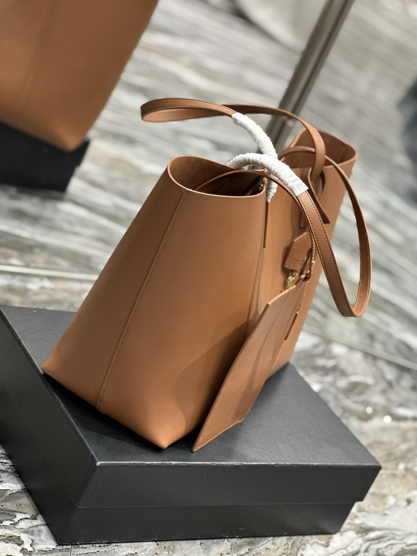 Sa**t Lau*nt shopping tote bag in brown leather