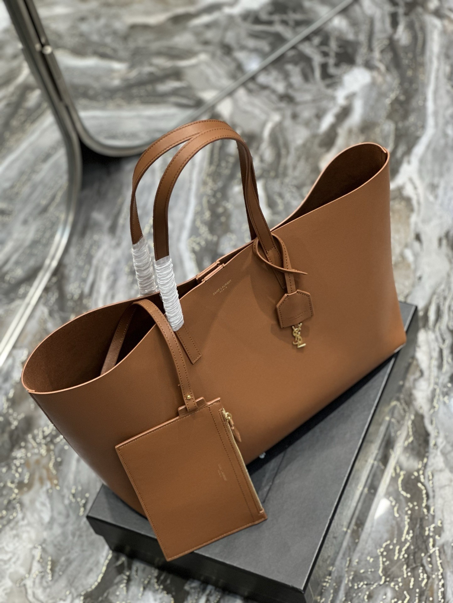 Sa**t Lau*nt shopping tote bag in brown leather