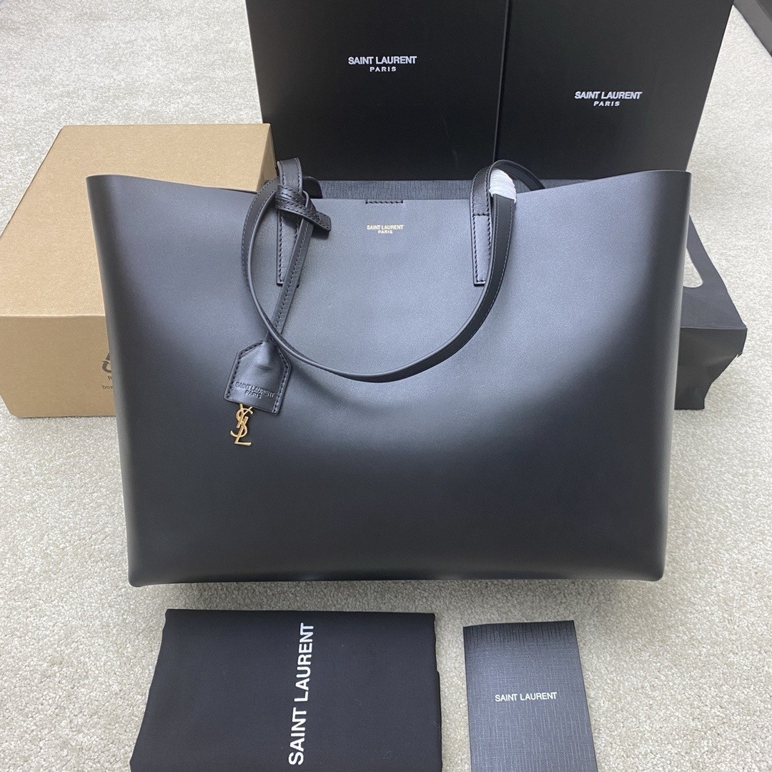 Sa**t Lau*nt shopping tote bag in black leather