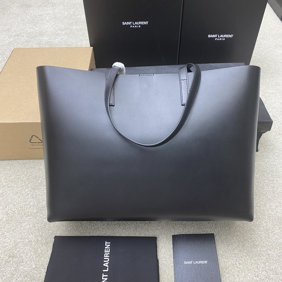 Sa**t Lau*nt shopping tote bag in black leather