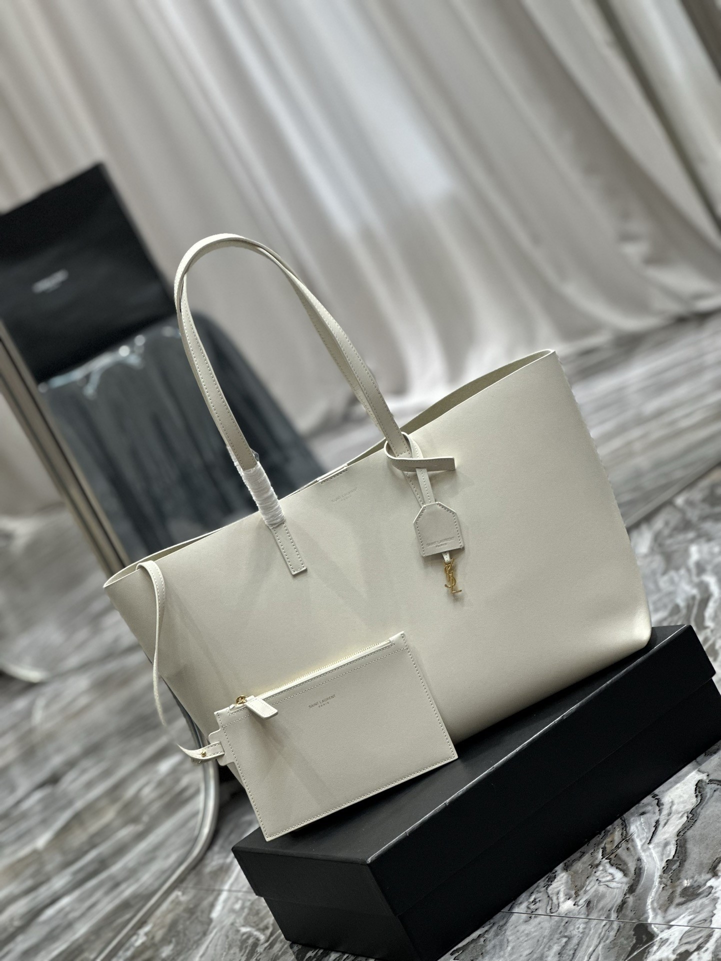 Sa**t Lau*nt shopping tote bag in white leather