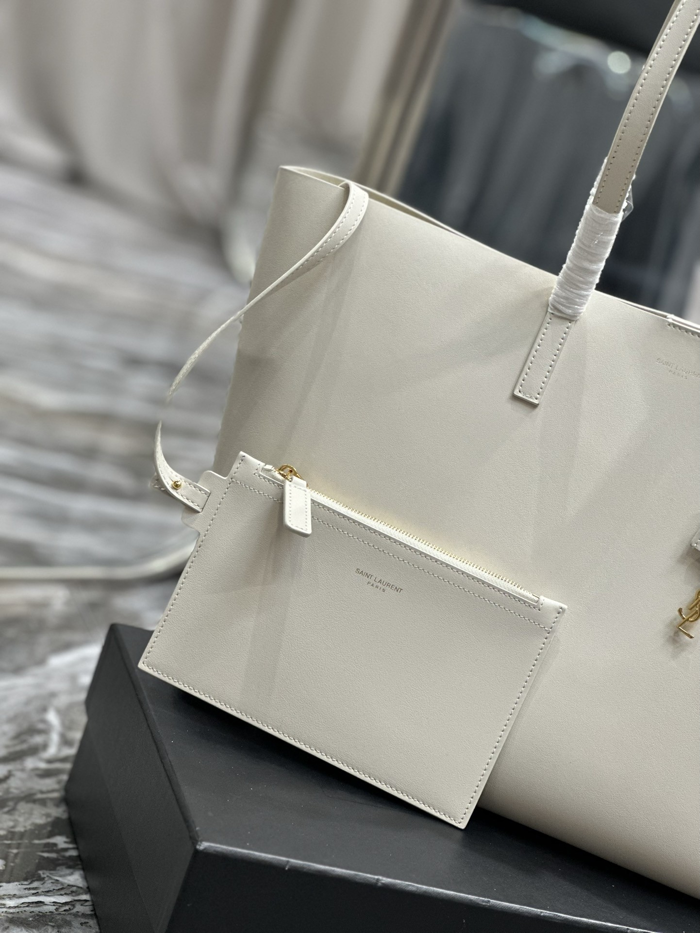 Sa**t Lau*nt shopping tote bag in white leather