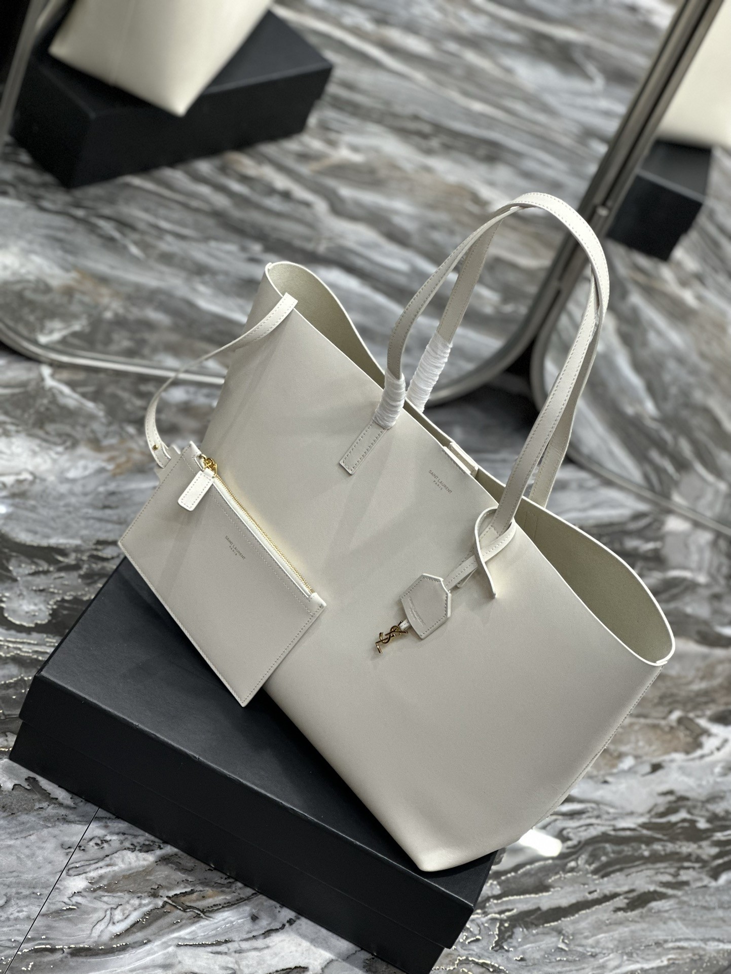 Sa**t Lau*nt shopping tote bag in white leather