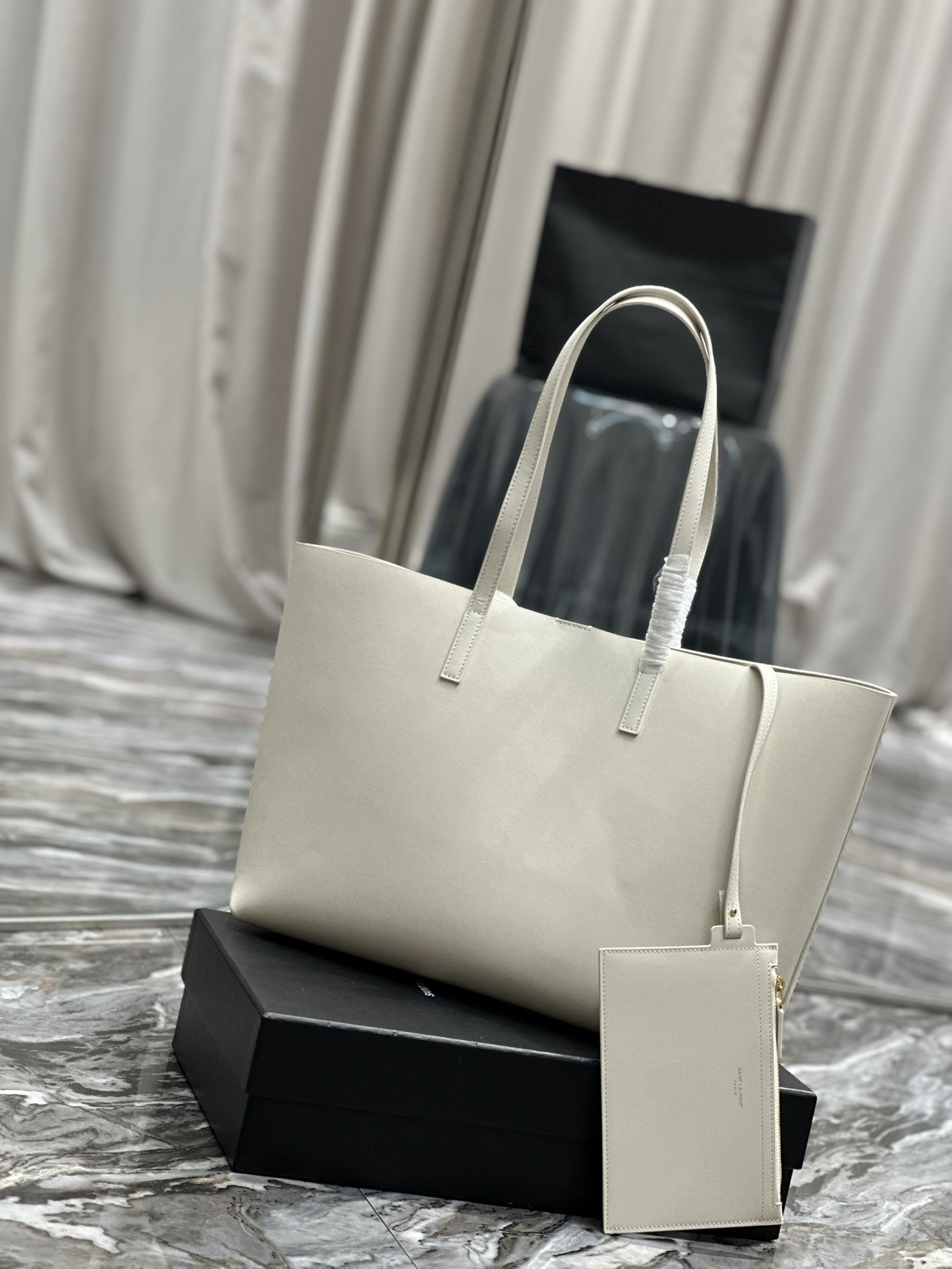 Sa**t Lau*nt shopping tote bag in white leather