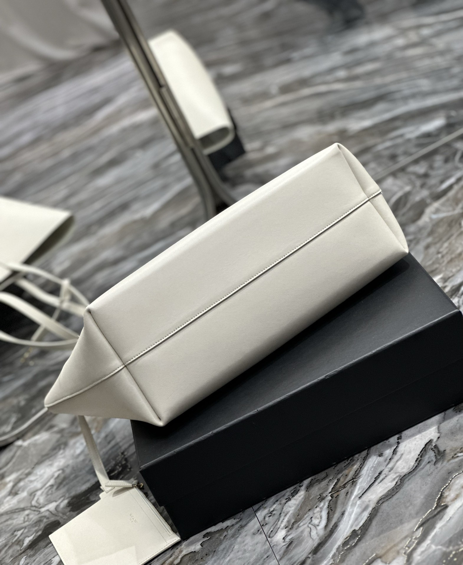 Sa**t Lau*nt shopping tote bag in white leather