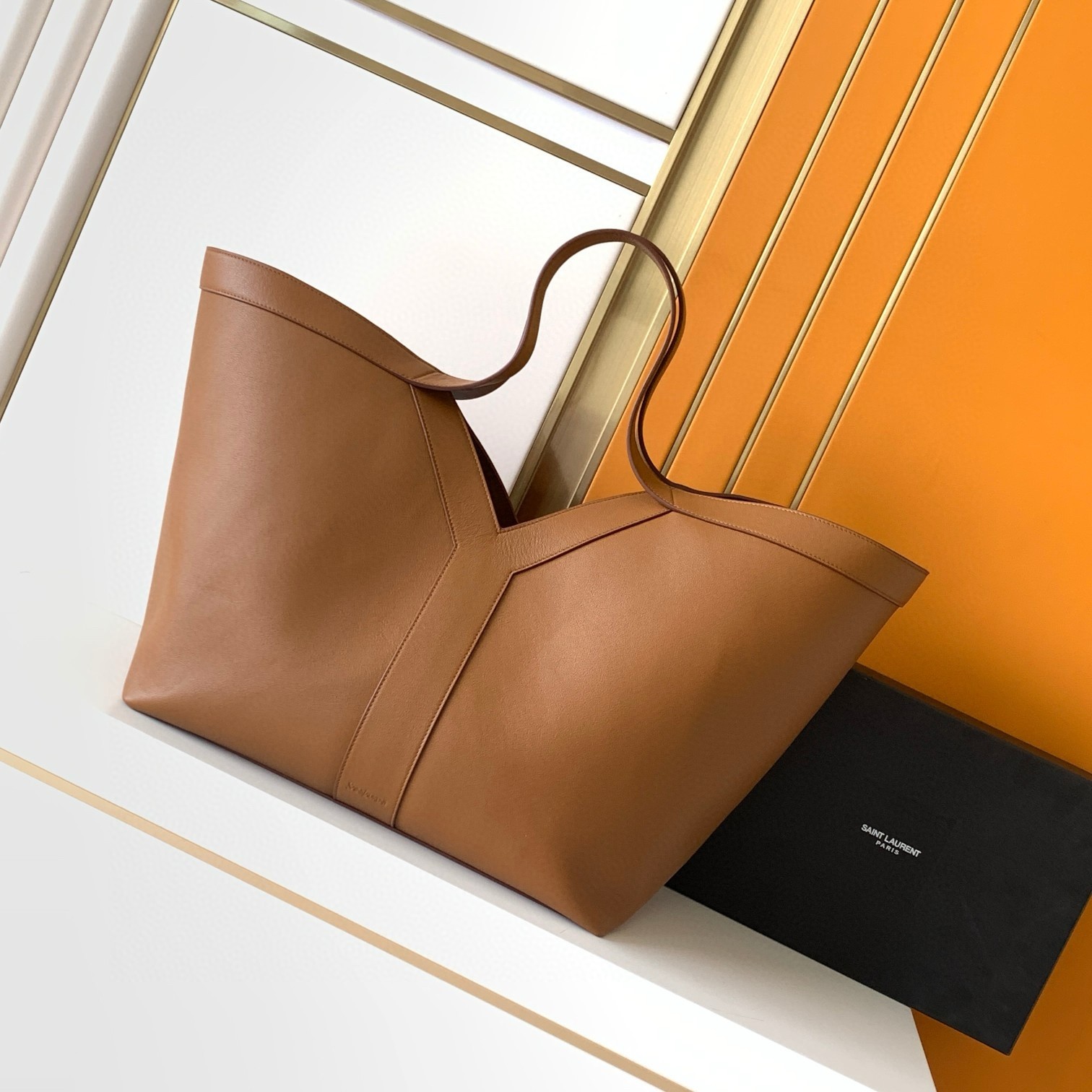 Sa**t Lau*nt y tote bag in brown calfskin