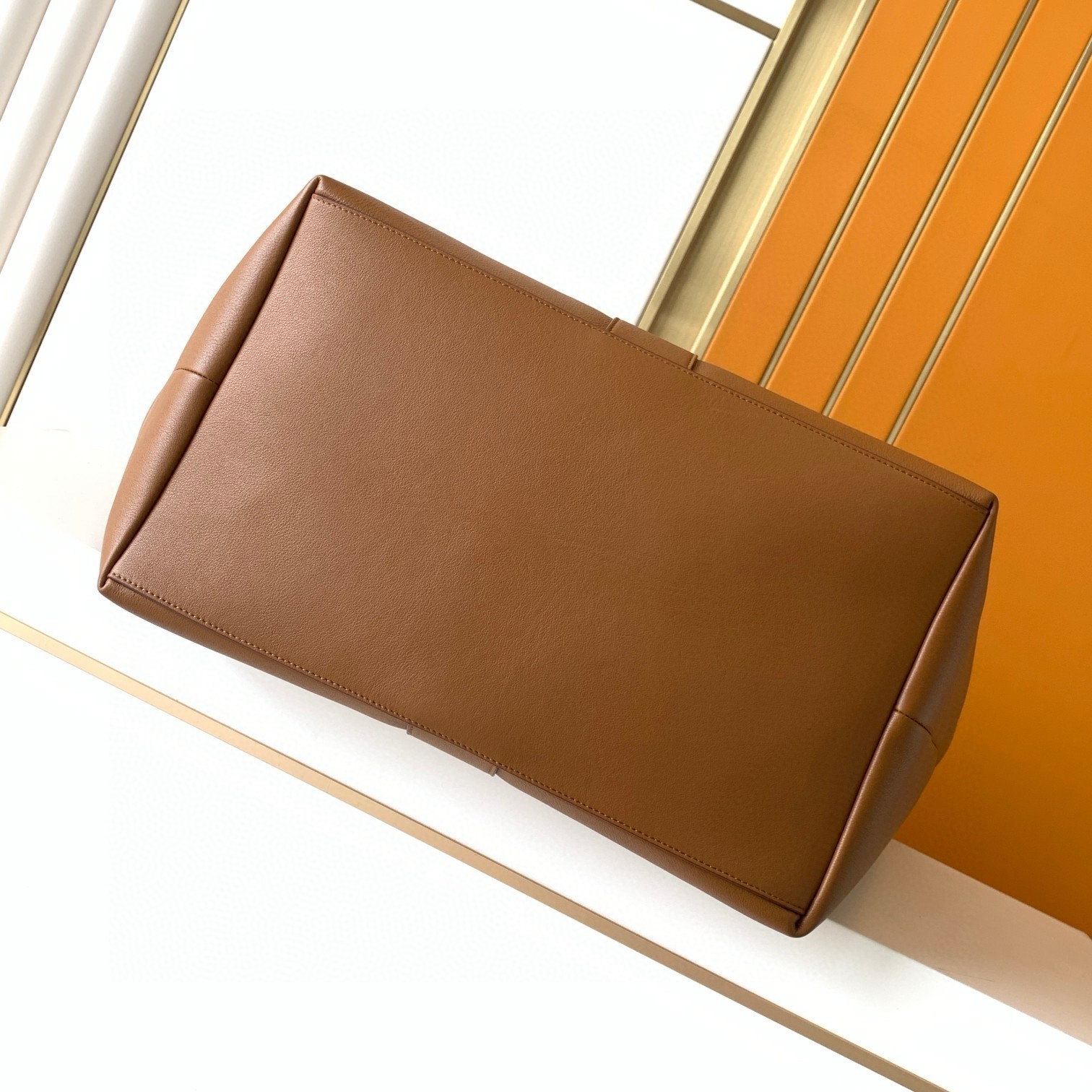 Sa**t Lau*nt y tote bag in brown calfskin