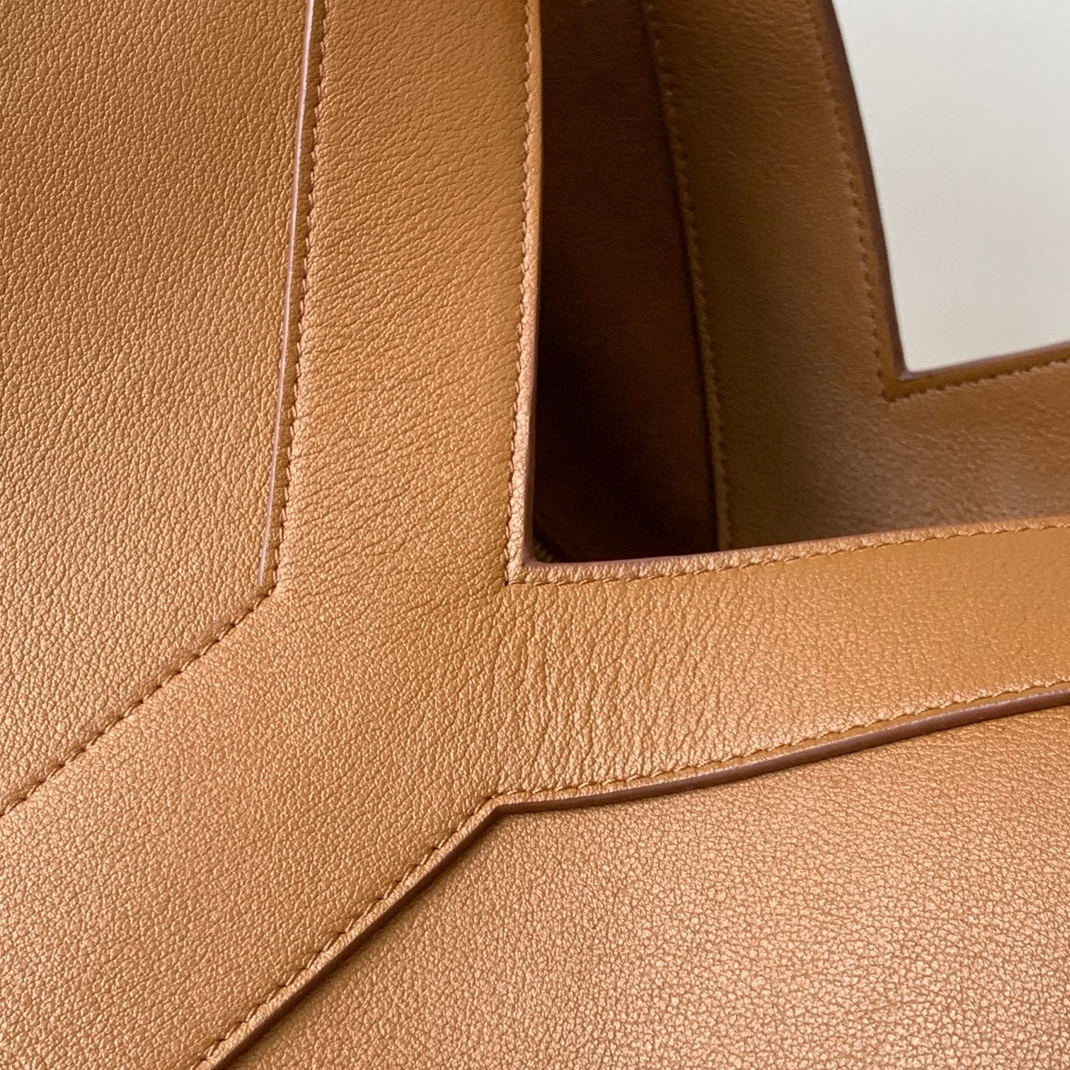 Sa**t Lau*nt y tote bag in brown calfskin